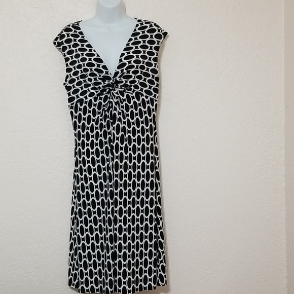 selina Studio black and white patterned dress. - Picture 2 of 8